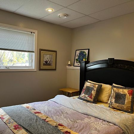 Citadel Cozy Quilt Private Bedroom YYC Exterior foto